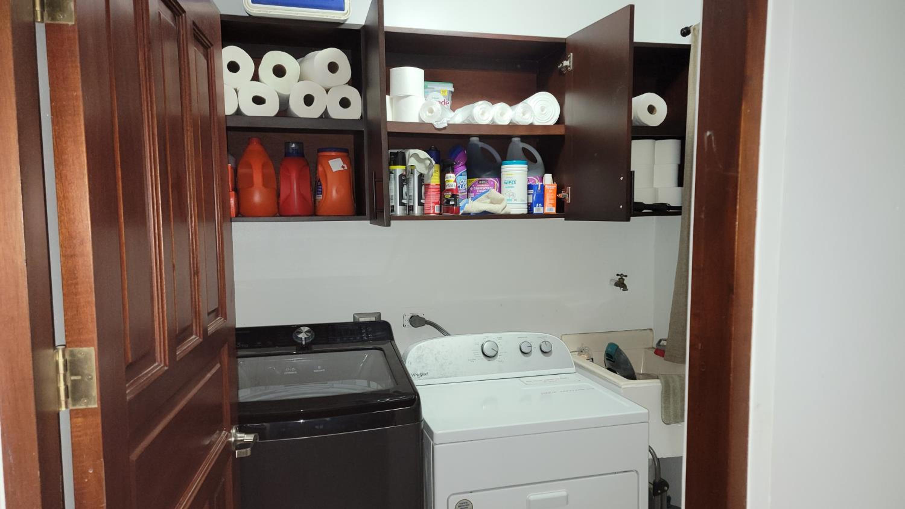 Beautiful newly refurbished 2 bedroom 2 Bathroom 2nd floor condo