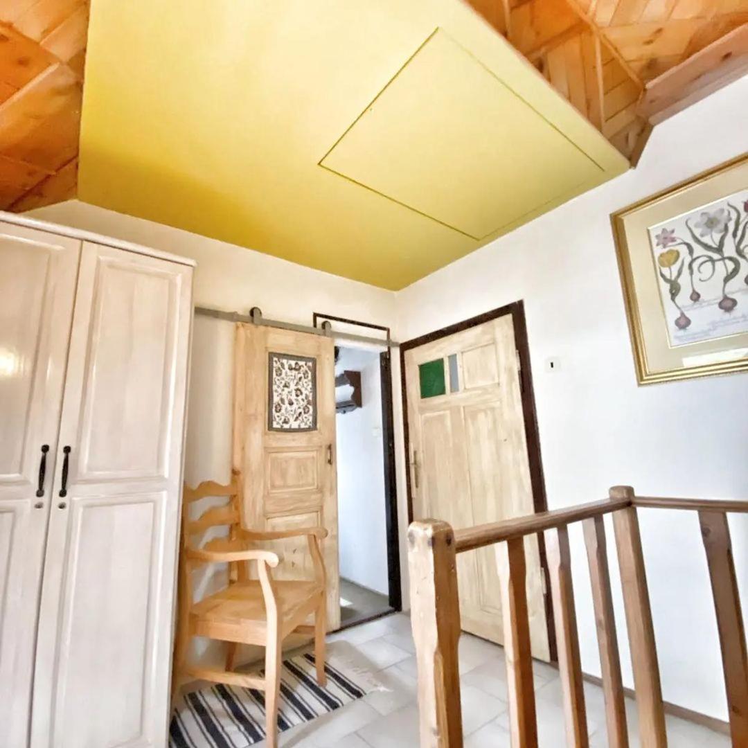 Dobroslov Cottage