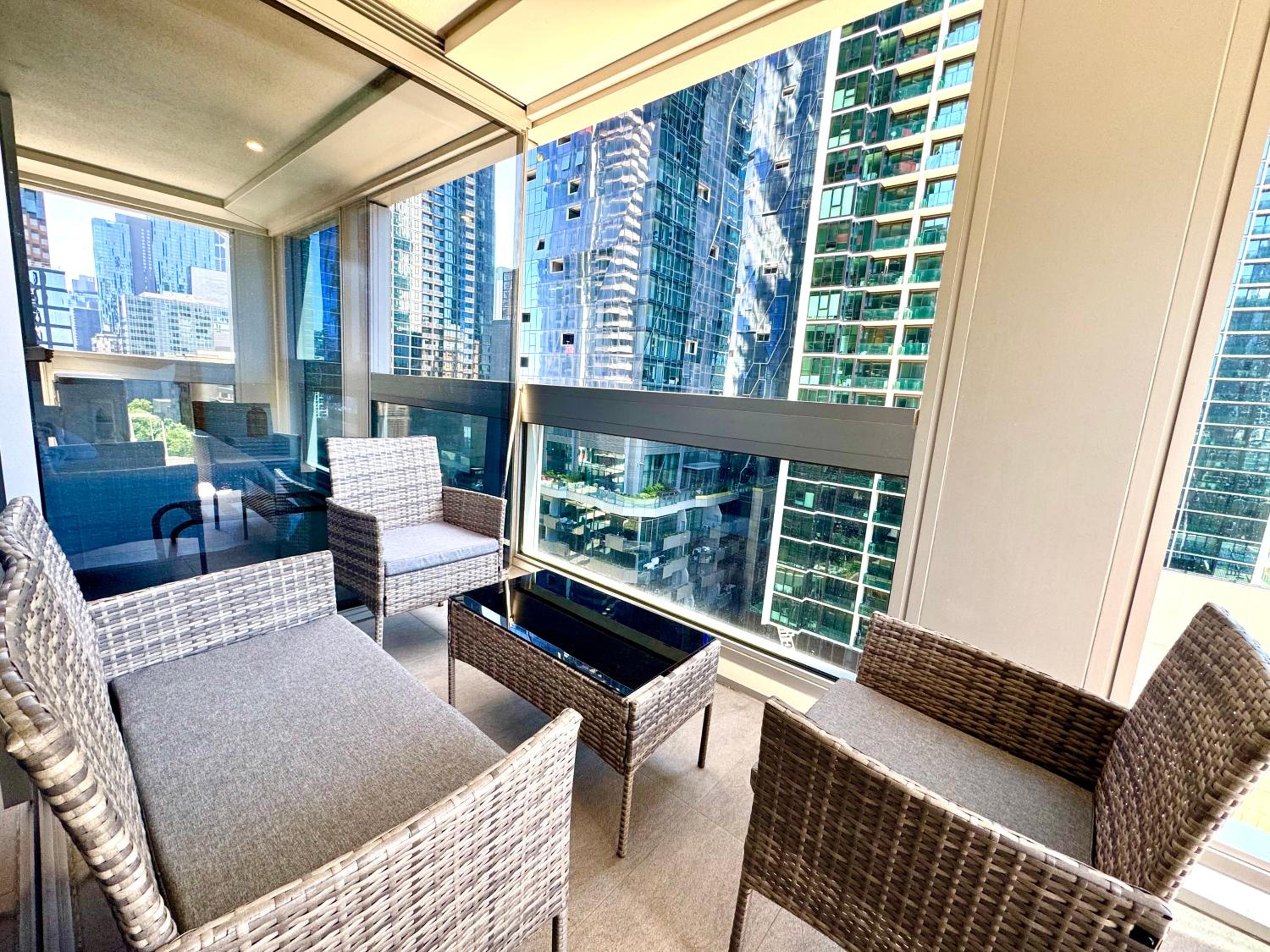Central City Escape - Skyline Views, Pool & Parking