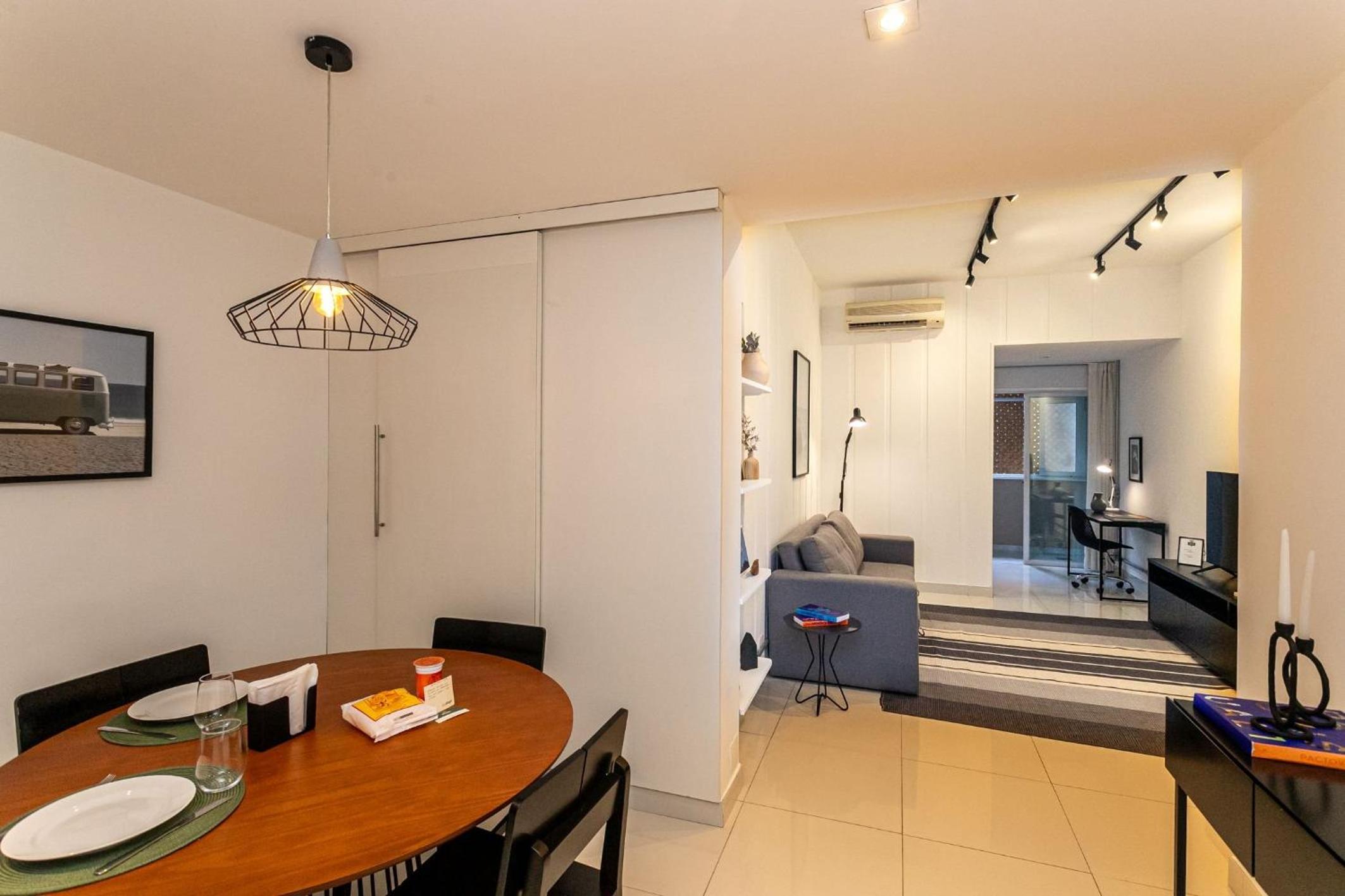 Apartamento Moderno a 300 m da Praia do Leblon