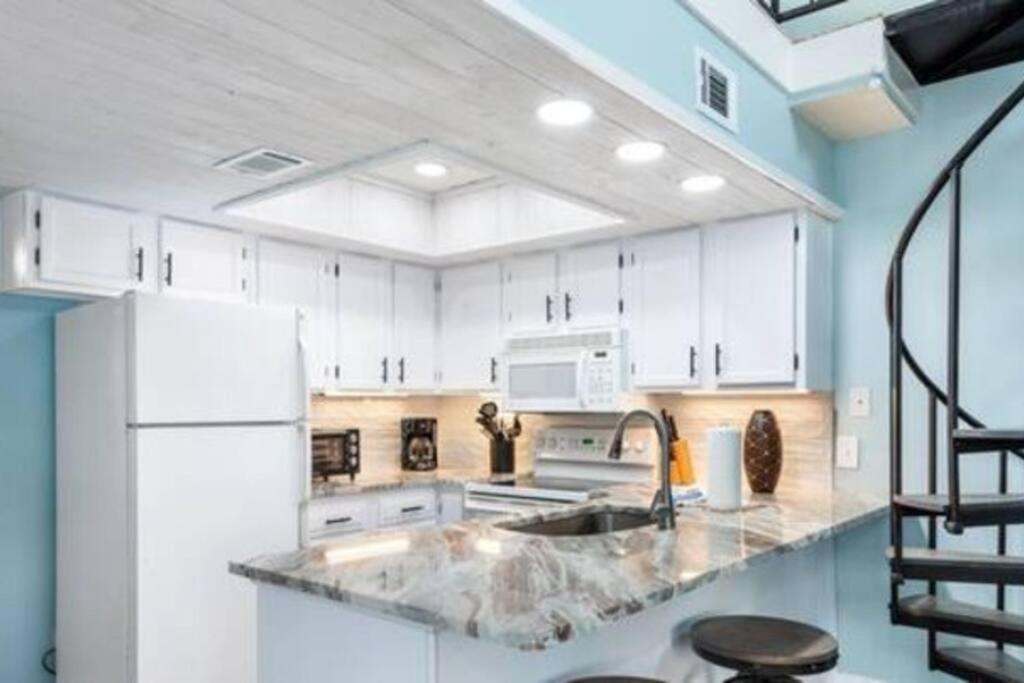 Dog Friendly 2 Bed Condo! Walk To Beach or Lagoon! view 5
