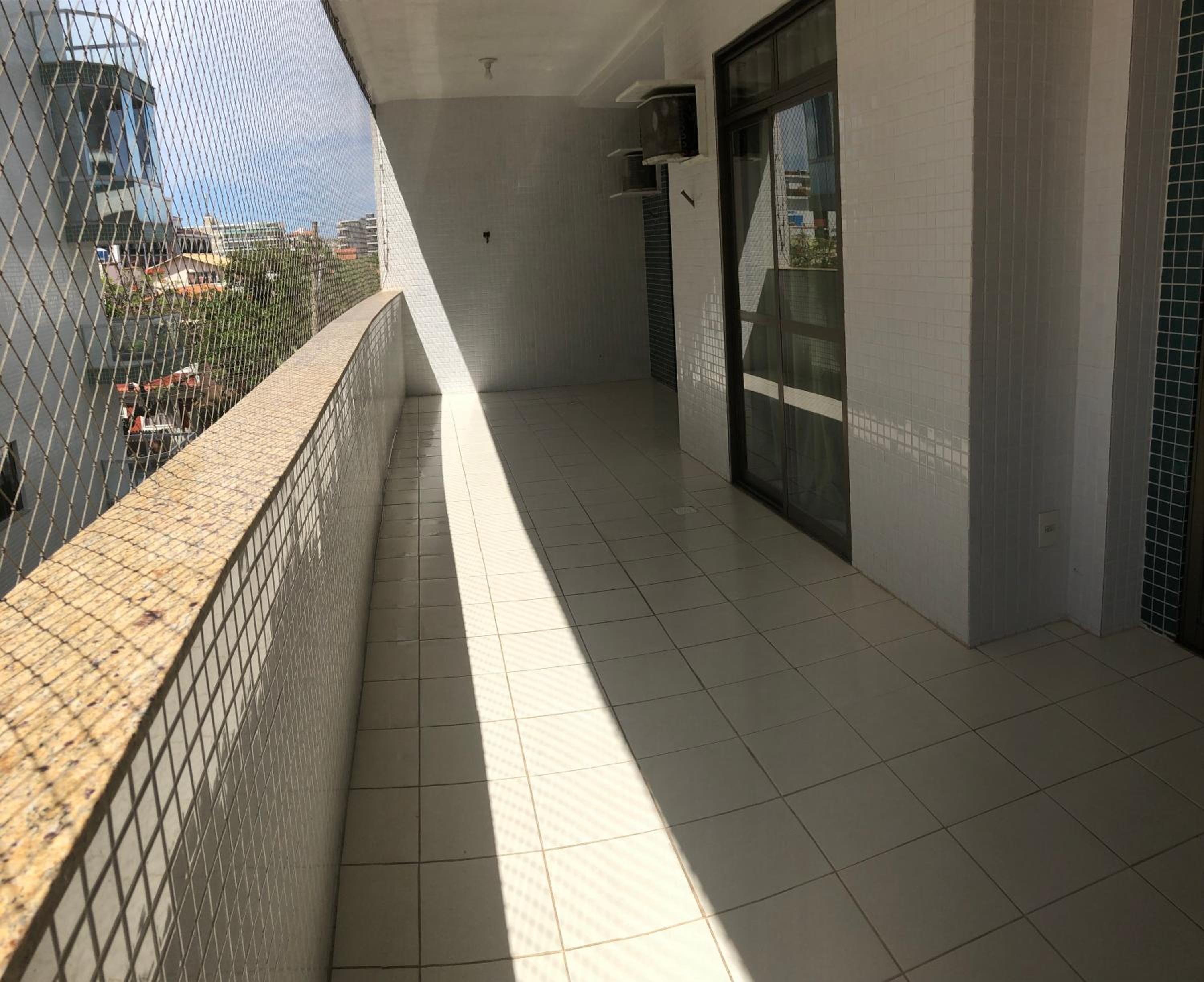Apartamento espaçoso, a 300m da Praia do Forte