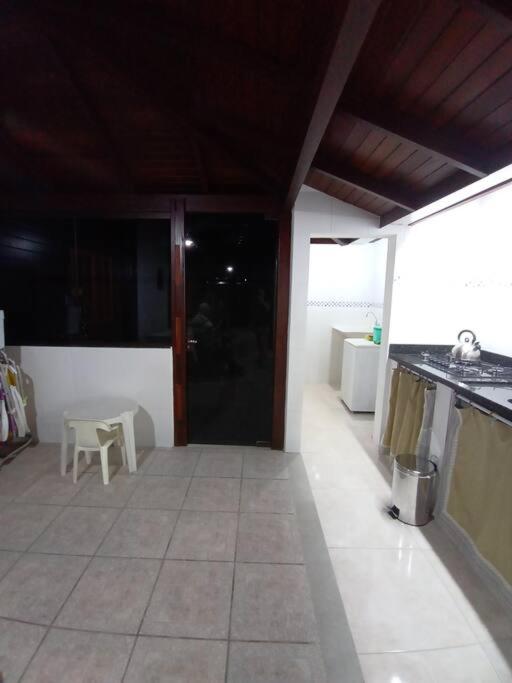 Praia tranquila para descansar Zimbros Bombinhas