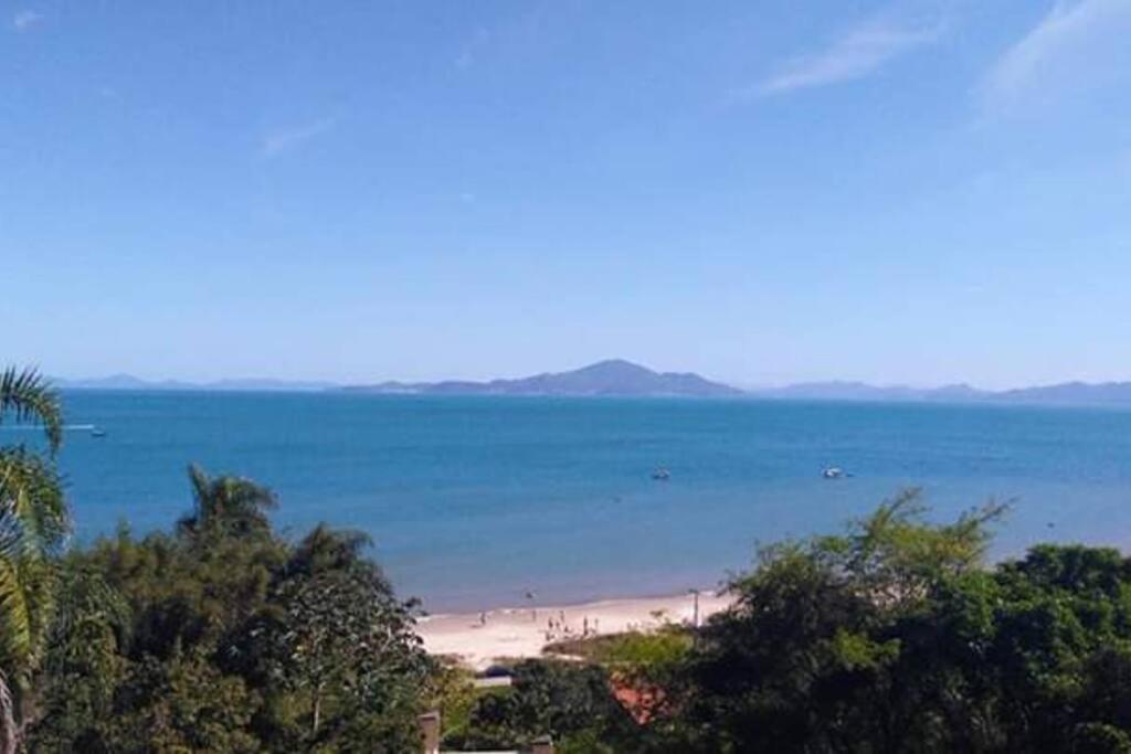 Praia tranquila para descansar Zimbros Bombinhas