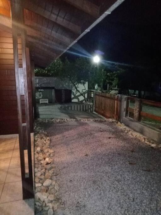 Praia tranquila para descansar Zimbros Bombinhas