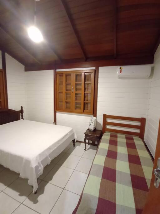 Praia tranquila para descansar Zimbros Bombinhas