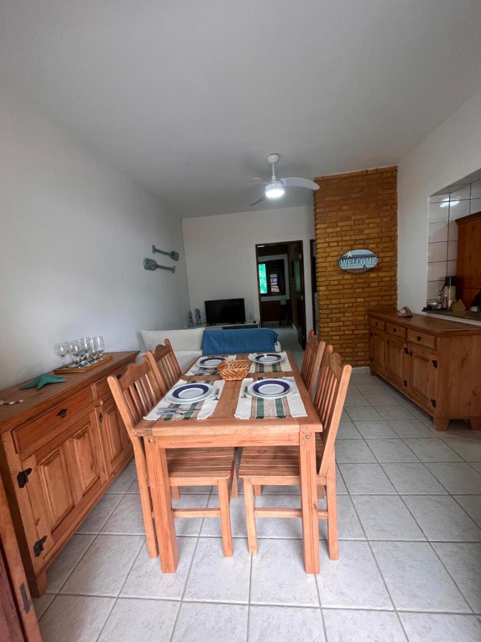 Entre Três Praias - Enseada 200m, Perequê Mirim 200m, Sta Rita 300m, Com Ar Condicionado e Churrasqueira