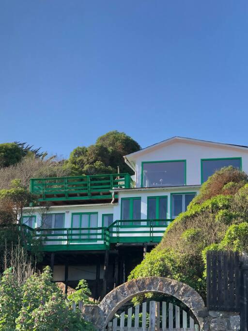 Primera Vista, increíble casa frente al mar