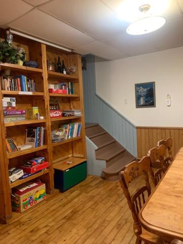4 Bedroom Cottage on Manitoulin Island Next to Sand Beaches!