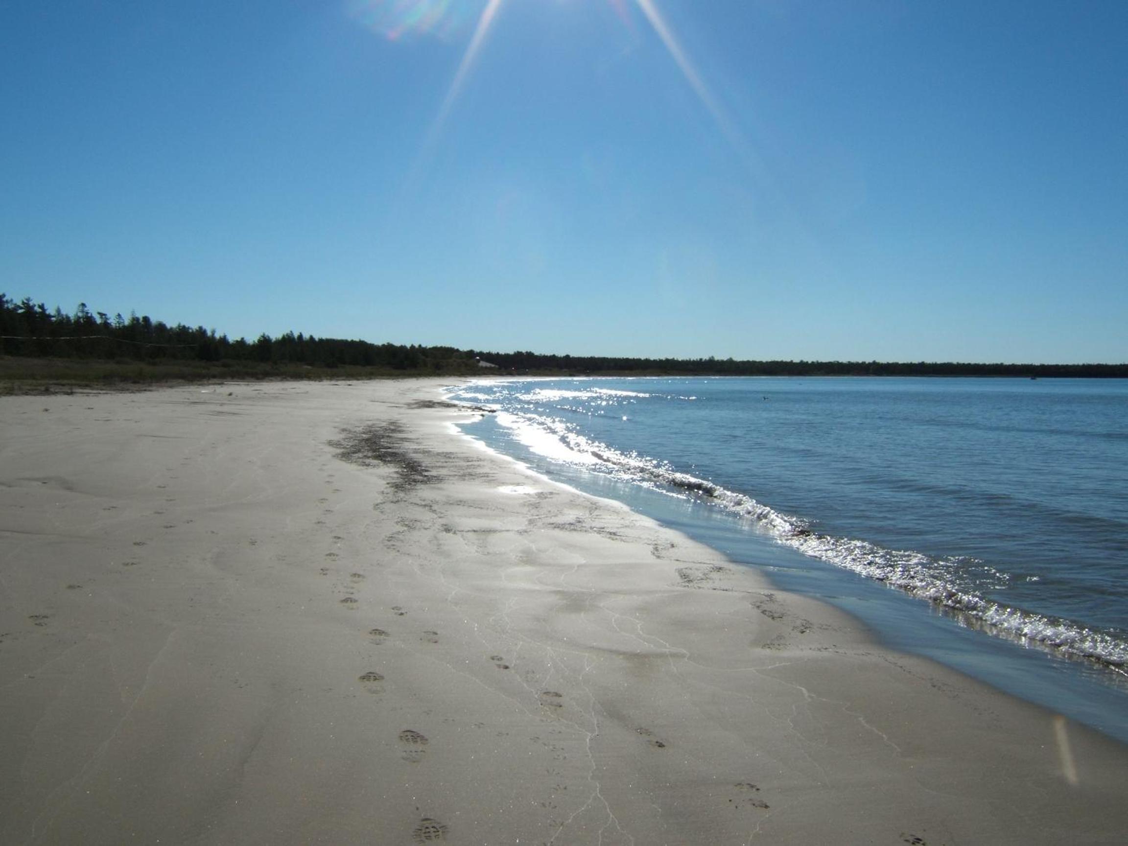 4 Bedroom Cottage on Manitoulin Island Next to Sand Beaches!