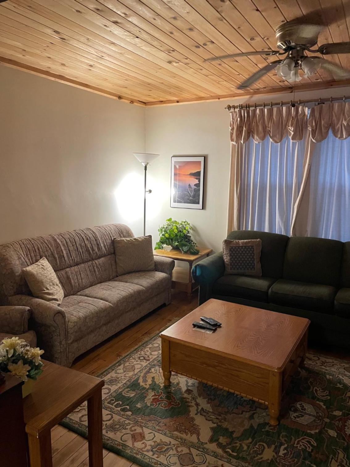 4 Bedroom Cottage on Manitoulin Island Next to Sand Beaches!
