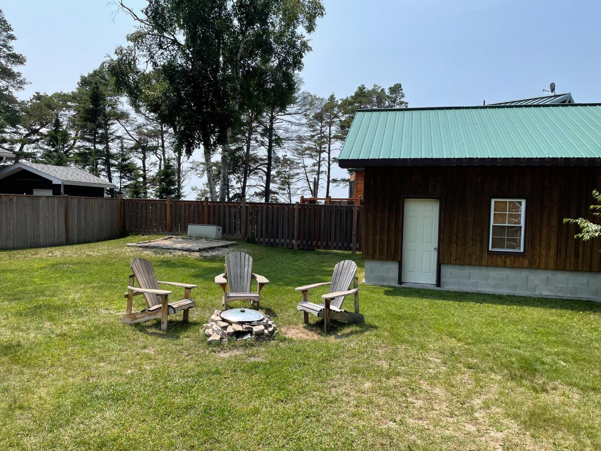 4 Bedroom Cottage on Manitoulin Island Next to Sand Beaches!
