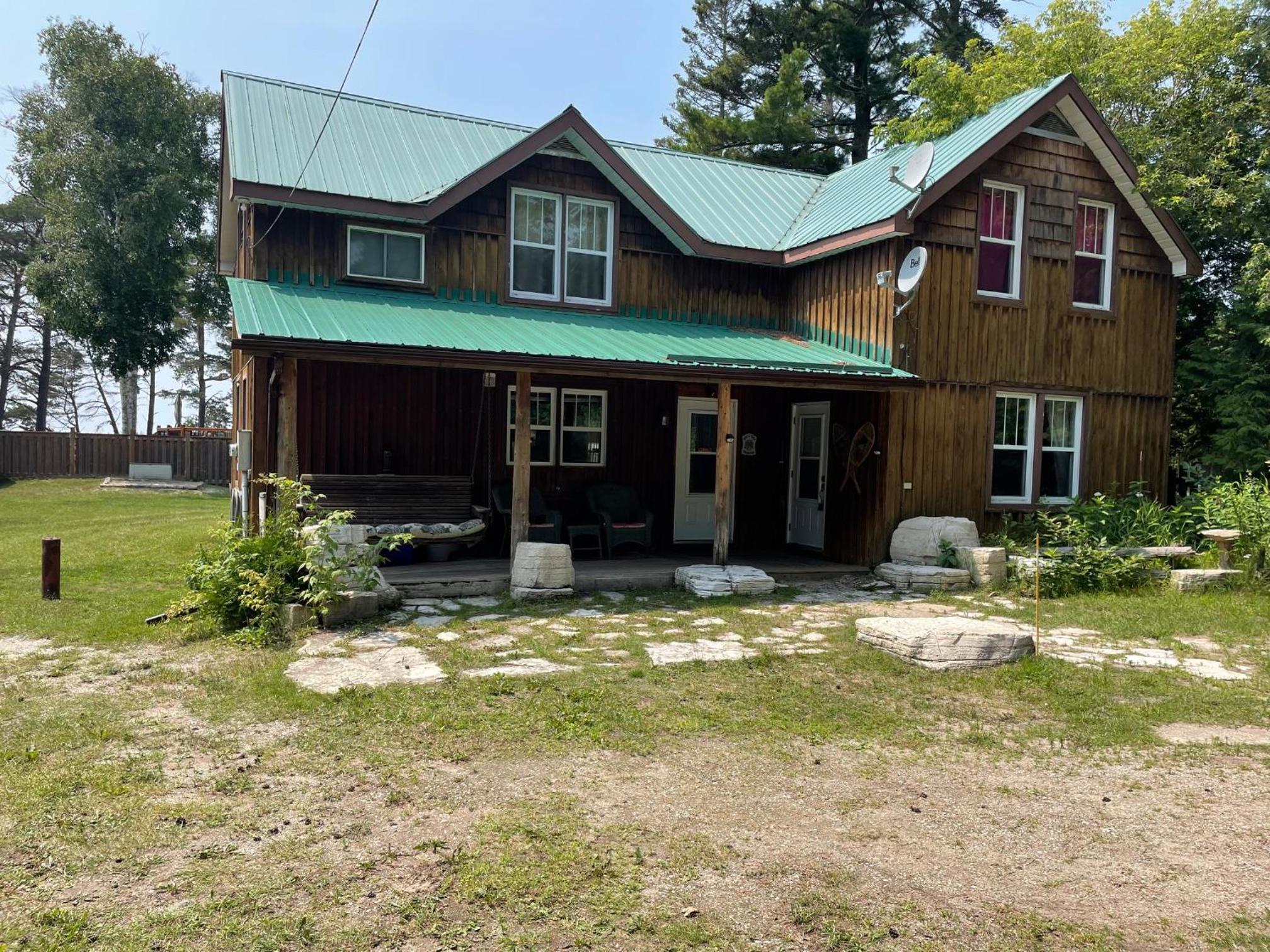 4 Bedroom Cottage on Manitoulin Island Next to Sand Beaches!