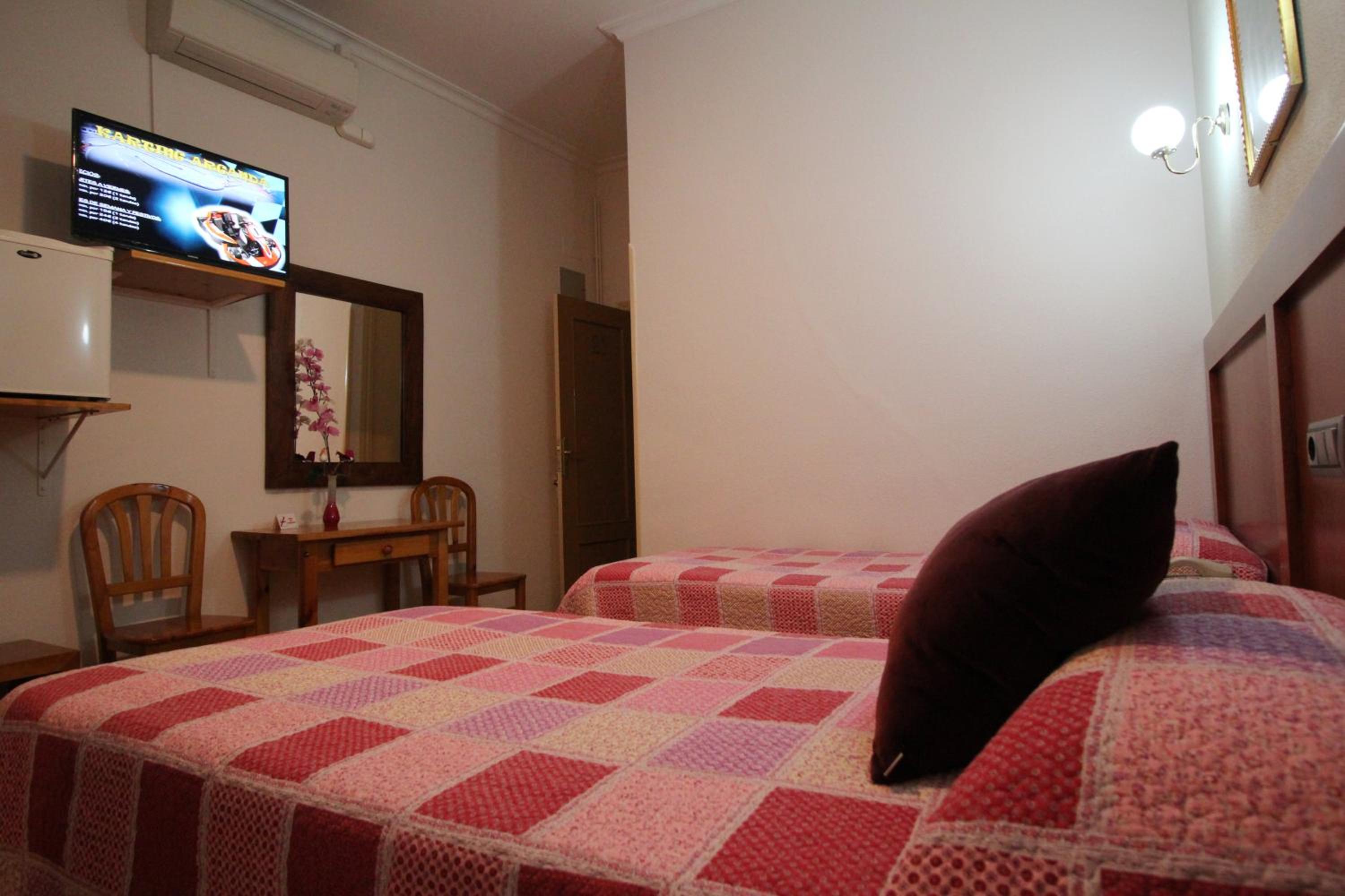 Hostal Greco Gran Vía Madrid - Image 5