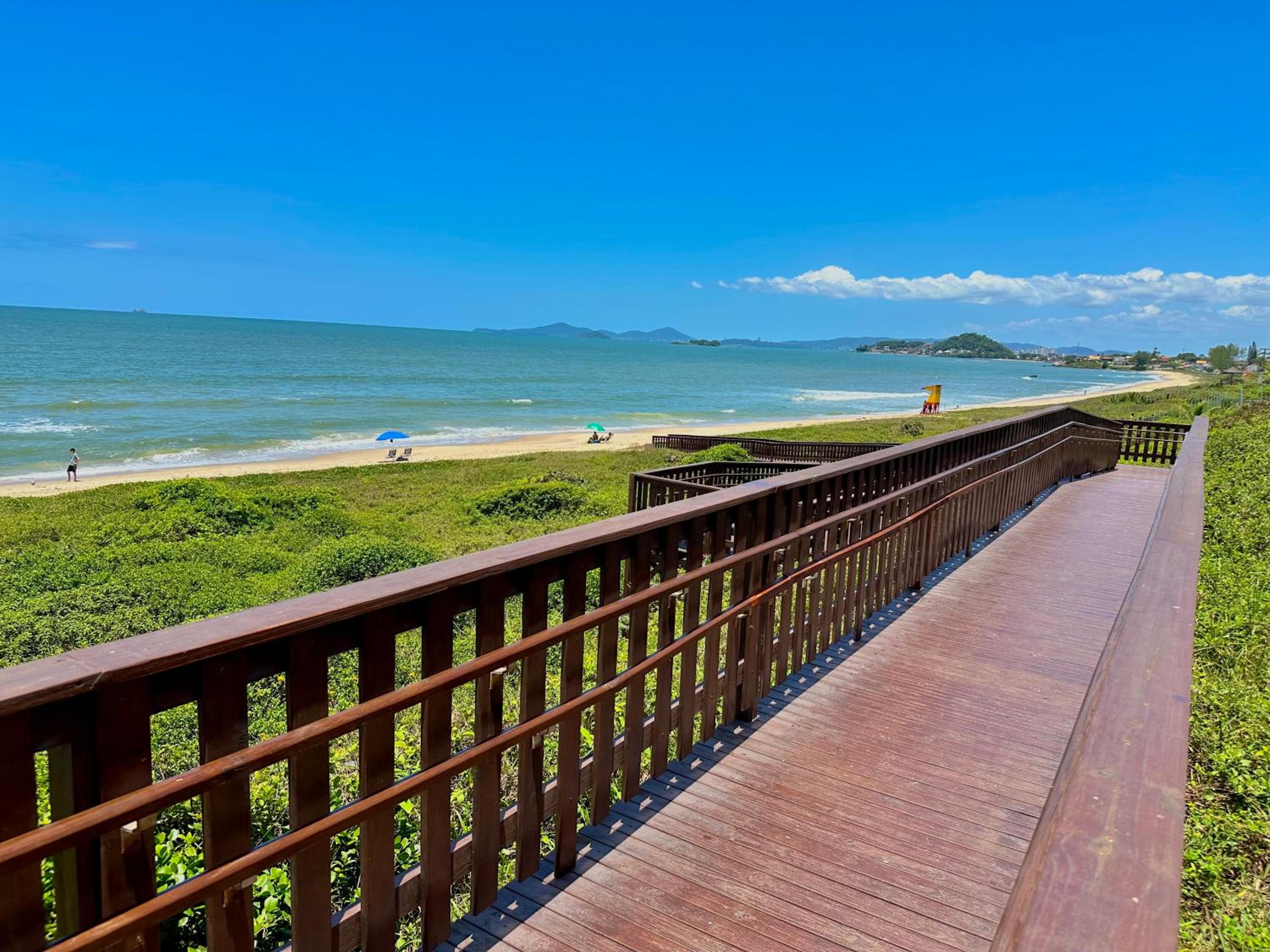 Apartamento em Condomínio Club Frente Mar - 20 min do Beto Carrero World