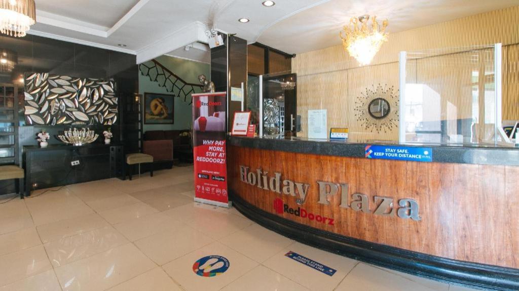 RedDoorz Plus @ Holiday Plaza Tuguegarao City