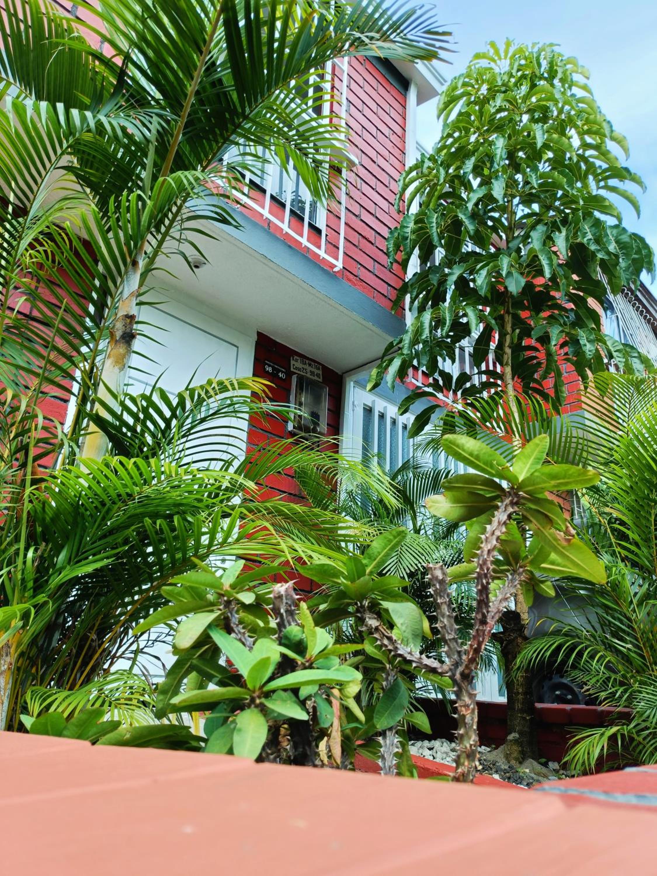 Casa Familiar 4 Habitaciones con Agua Caliente, WiFi y Patio - Acepta Mascotas