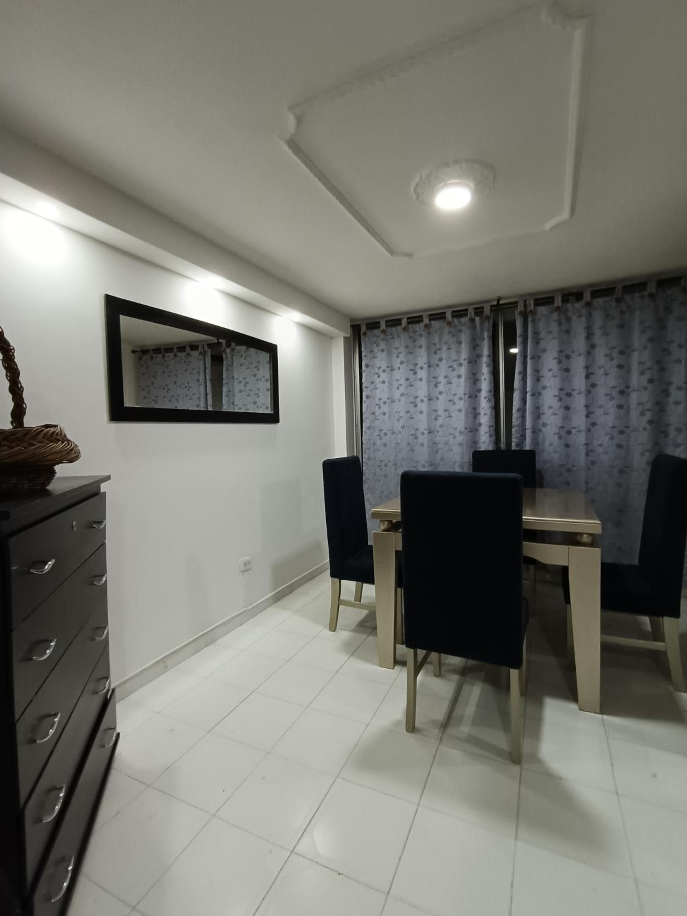 Casa Familiar 4 Habitaciones con Agua Caliente, WiFi y Patio - Acepta Mascotas