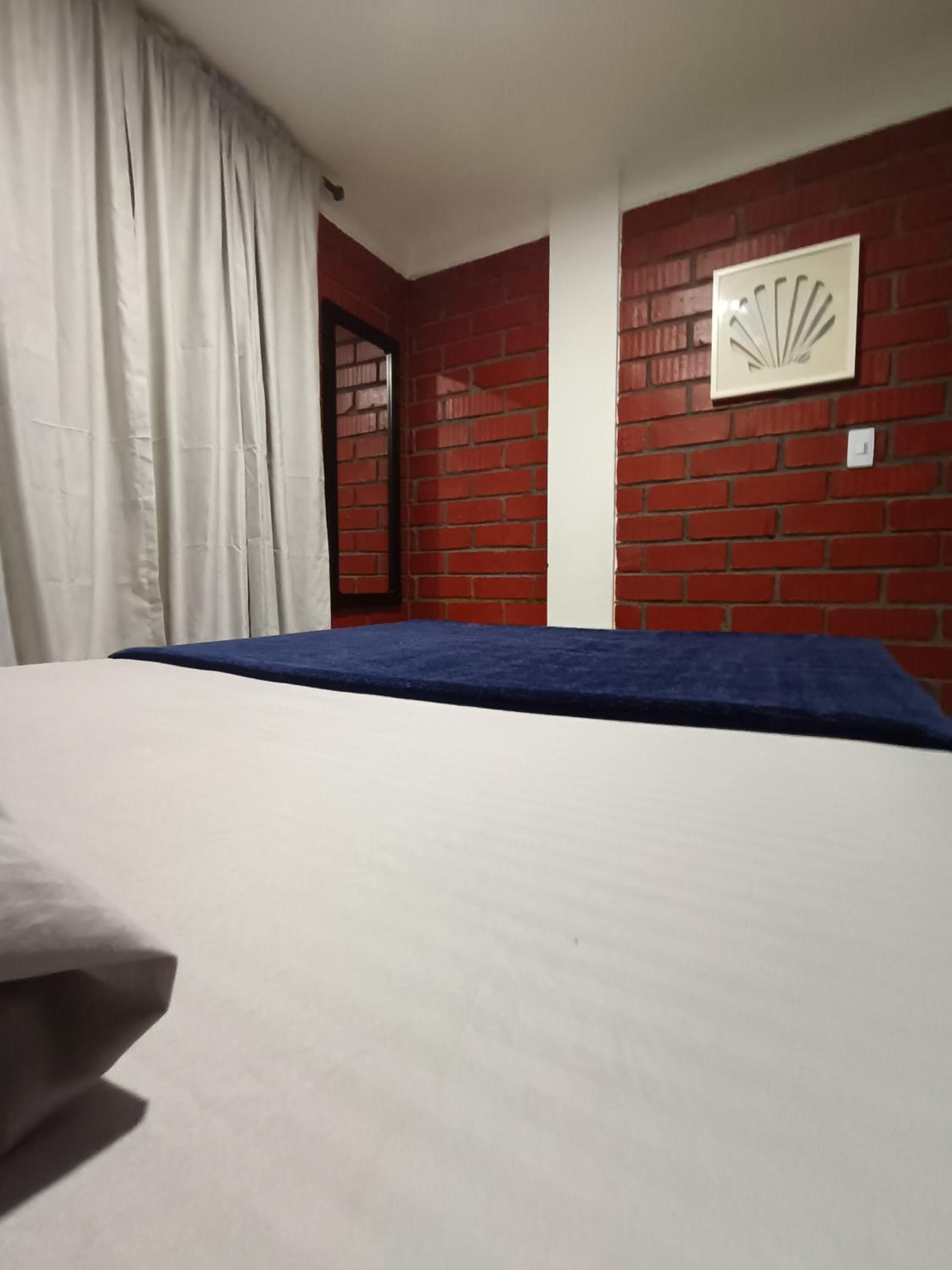 Casa Familiar 4 Habitaciones con Agua Caliente, WiFi y Patio - Acepta Mascotas