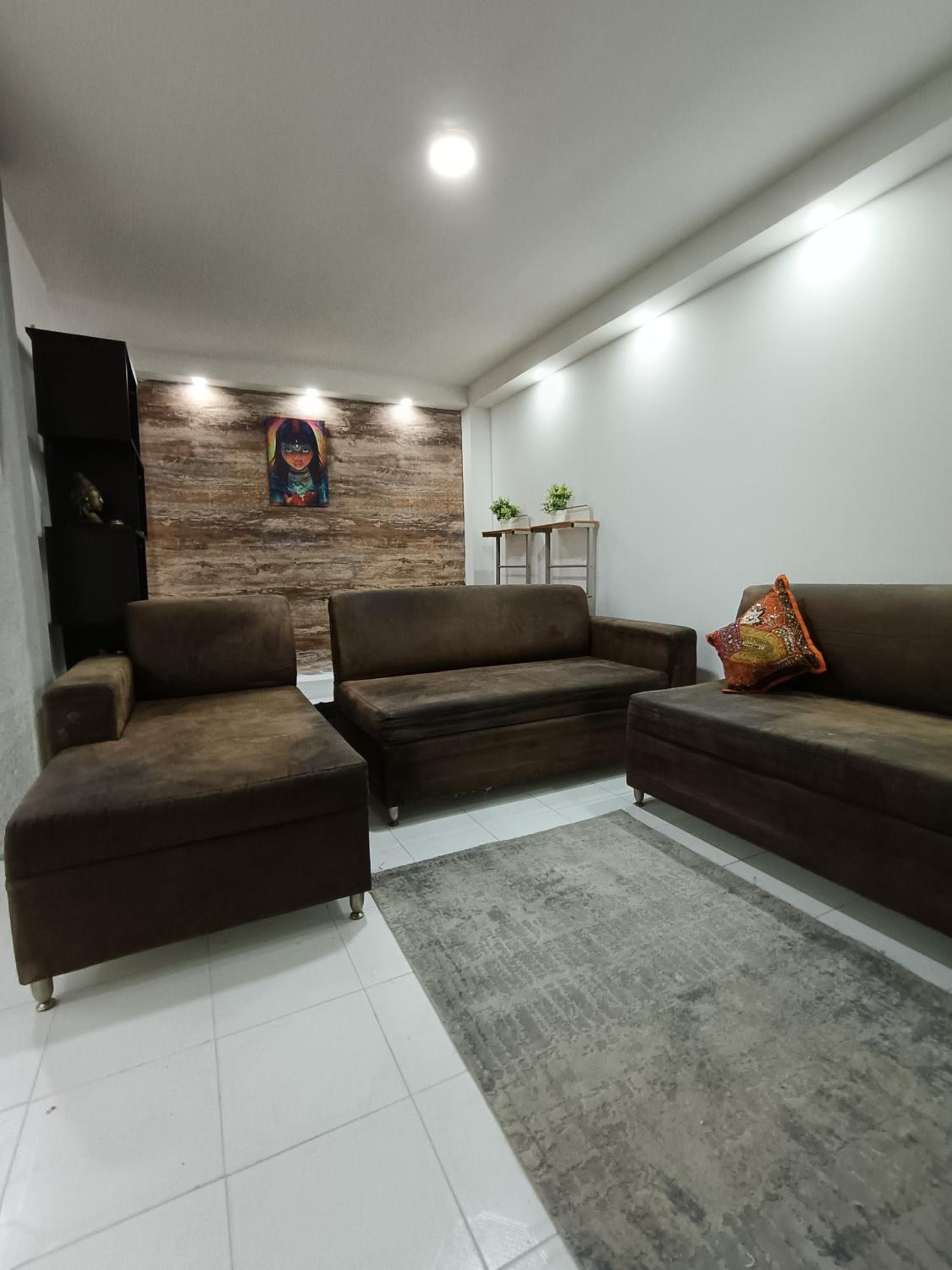 Casa Familiar 4 Habitaciones con Agua Caliente, WiFi y Patio - Acepta Mascotas