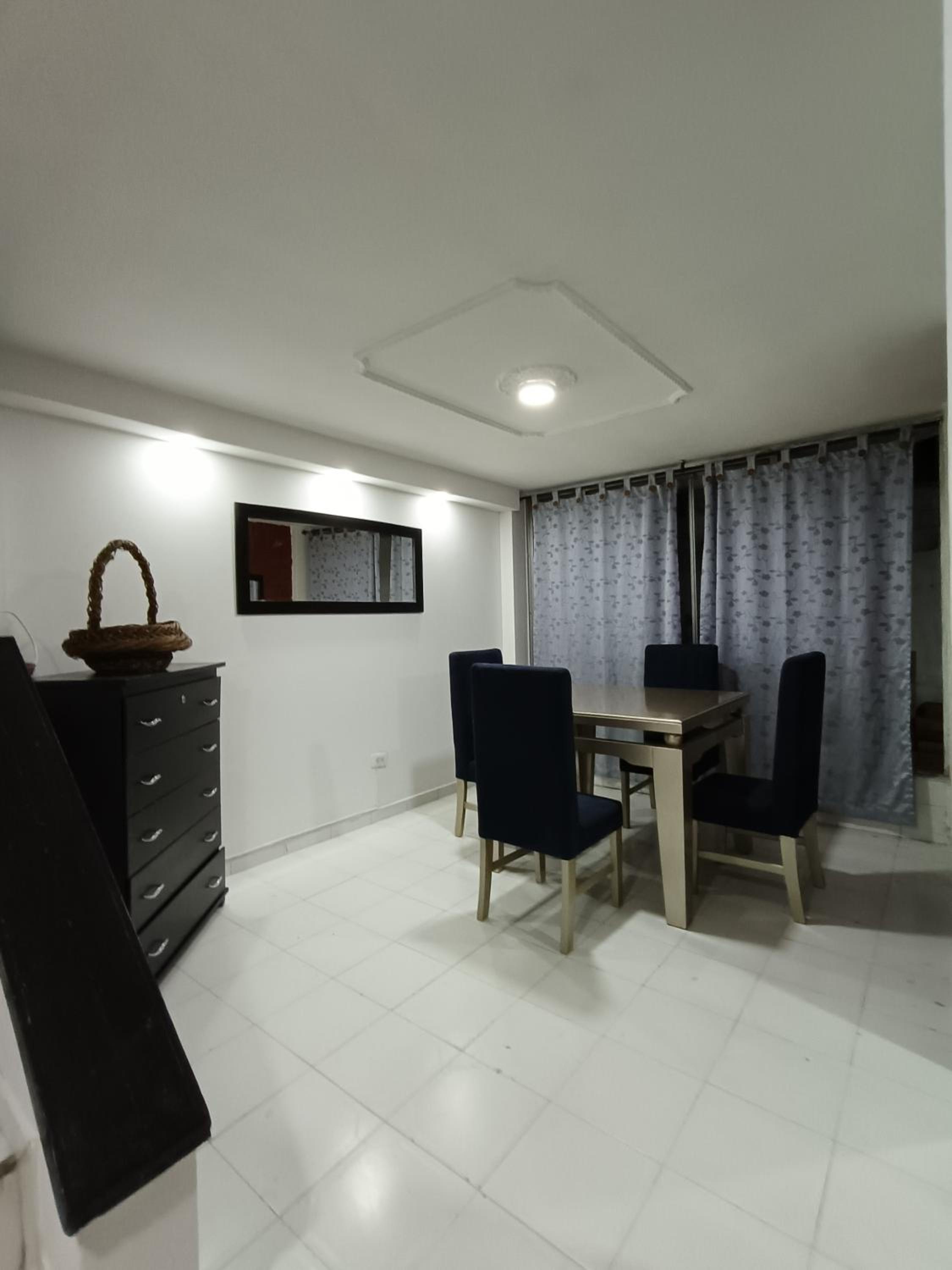 Casa Familiar 4 Habitaciones con Agua Caliente, WiFi y Patio - Acepta Mascotas
