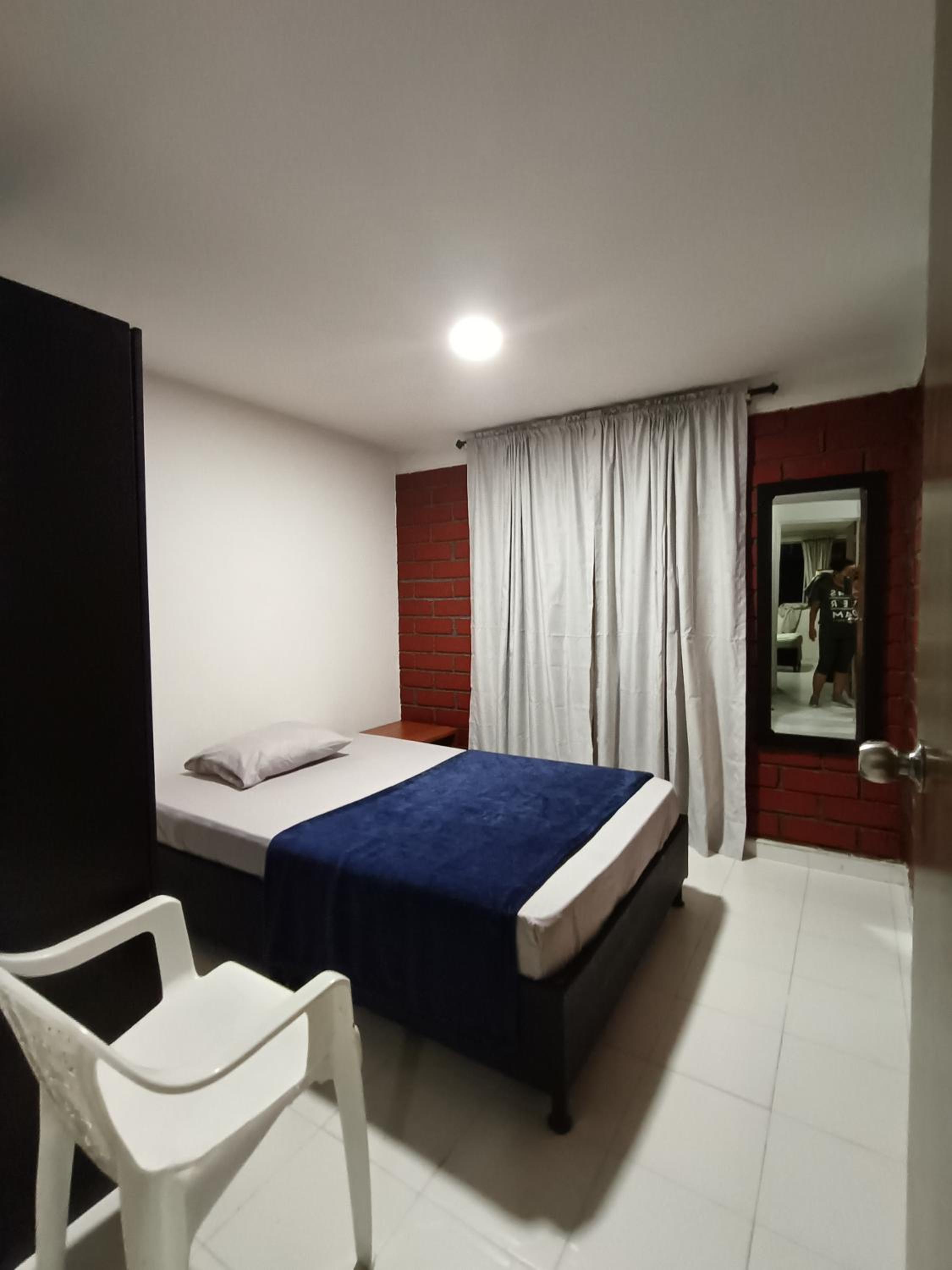 Casa Familiar 4 Habitaciones con Agua Caliente, WiFi y Patio - Acepta Mascotas