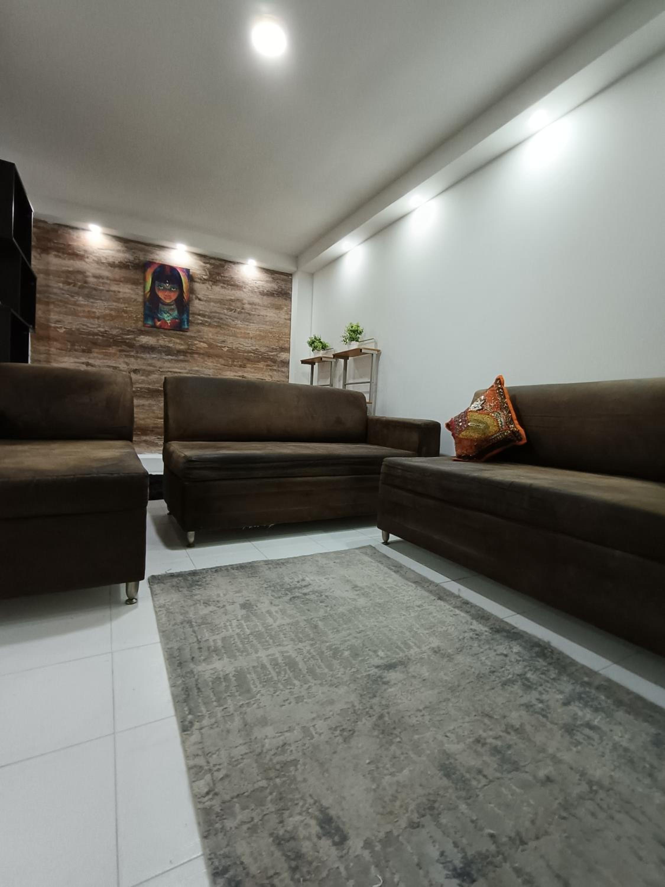 Casa Familiar 4 Habitaciones con Agua Caliente, WiFi y Patio - Acepta Mascotas