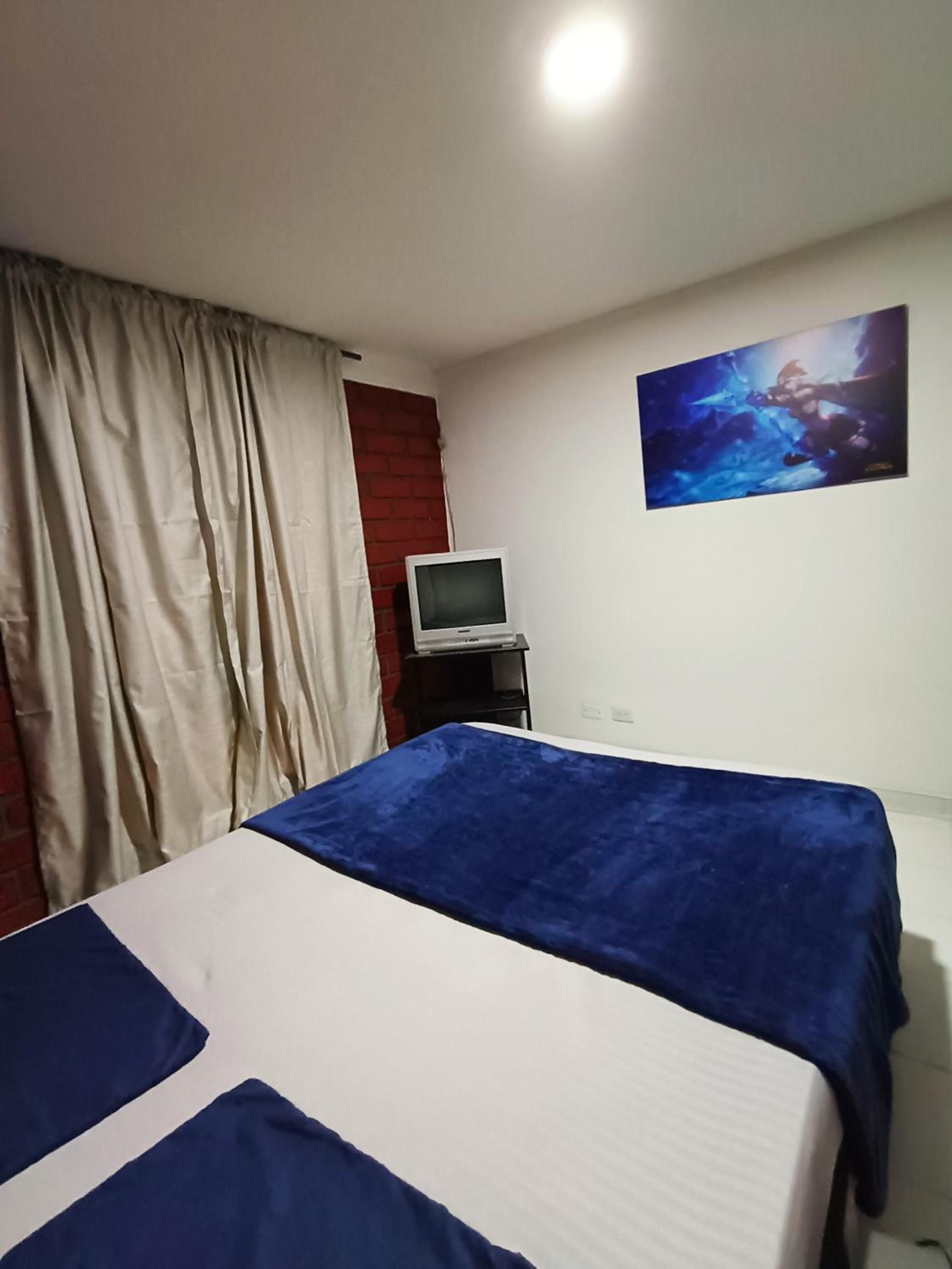 Casa Familiar 4 Habitaciones con Agua Caliente, WiFi y Patio - Acepta Mascotas