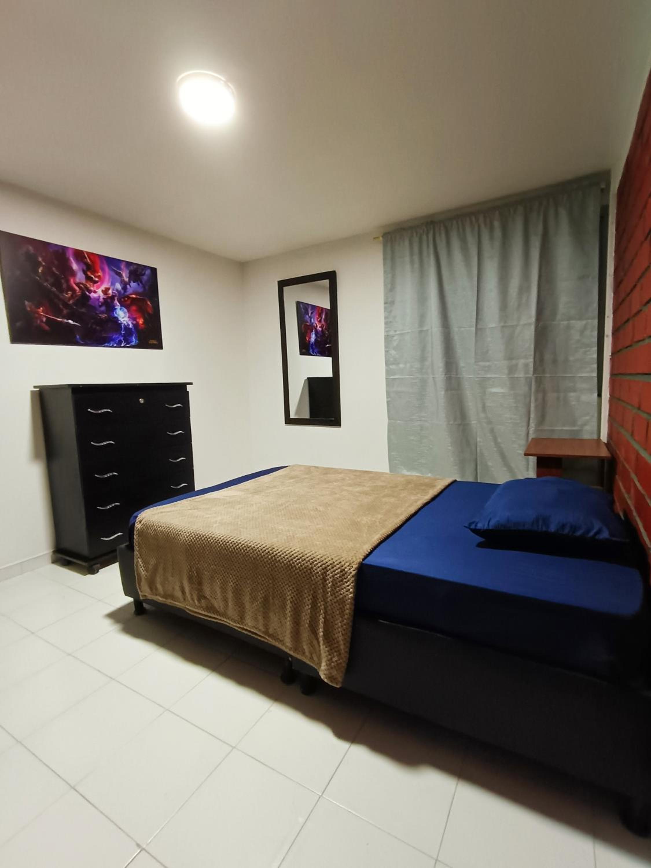 Casa Familiar 4 Habitaciones con Agua Caliente, WiFi y Patio - Acepta Mascotas