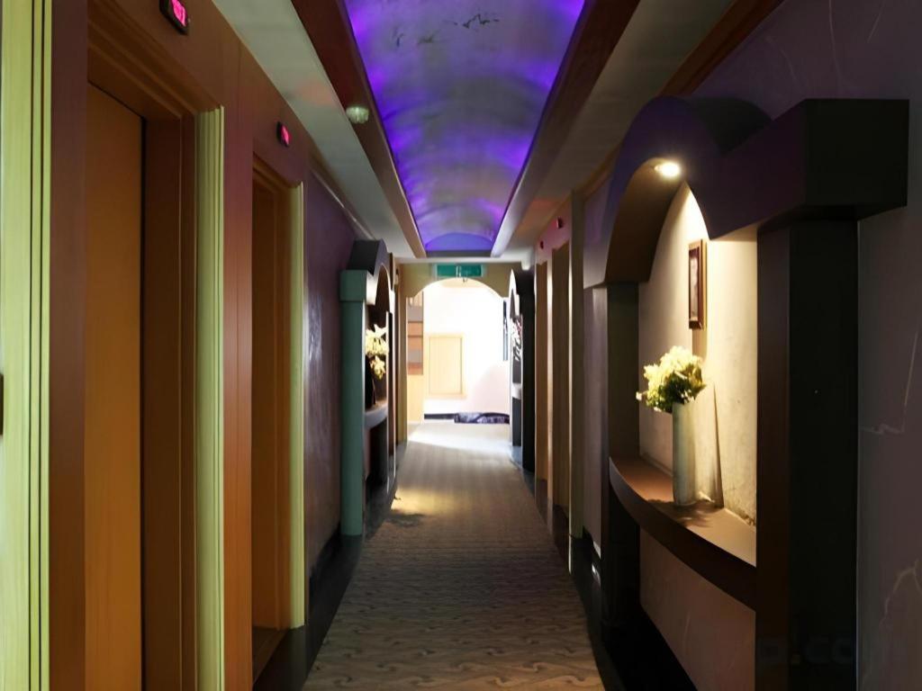 Valentine Hotel