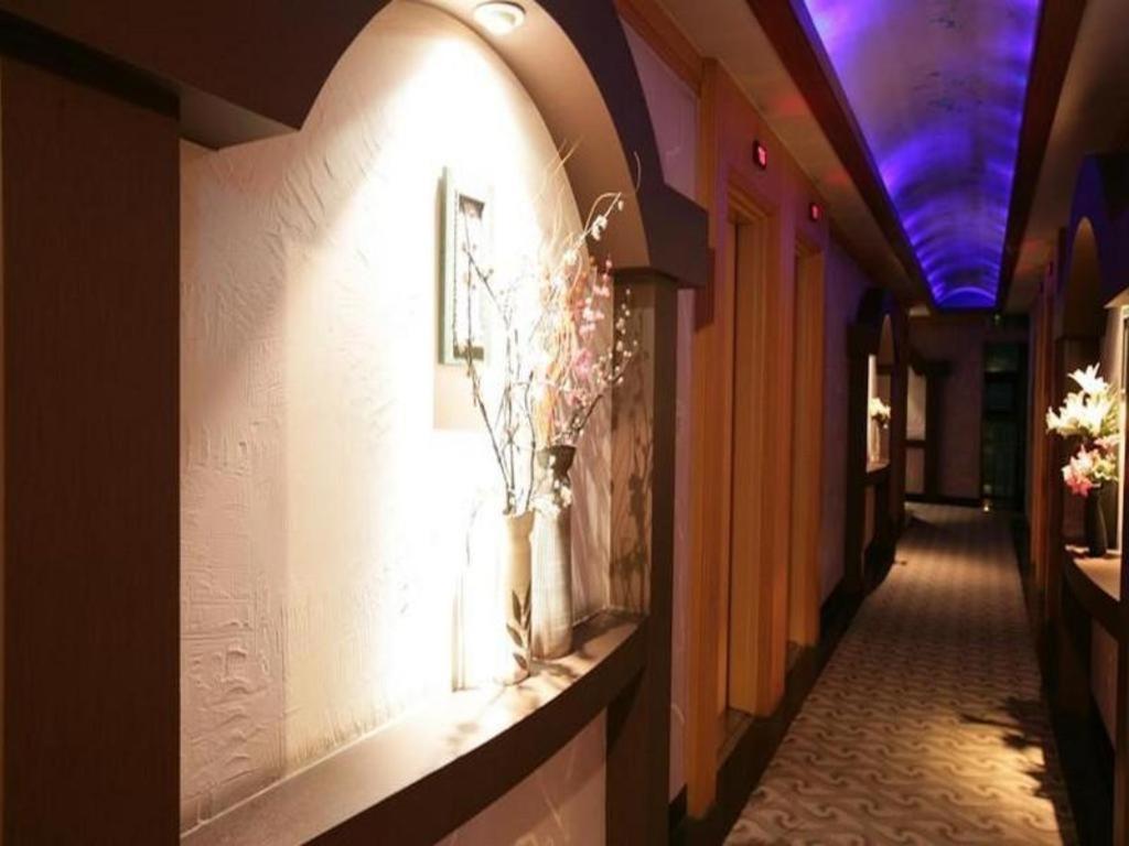 Valentine Hotel