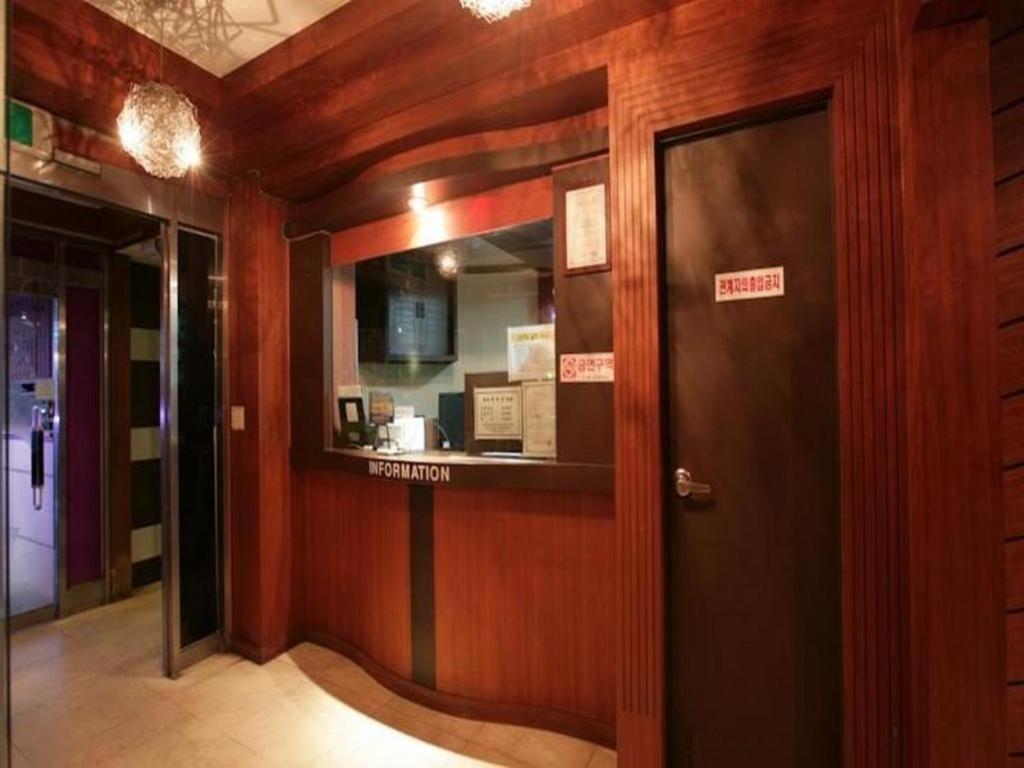 Valentine Hotel