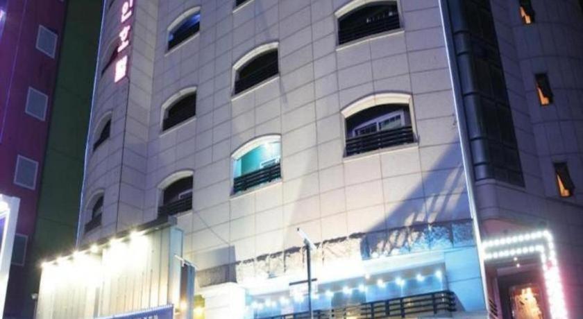Valentine Hotel