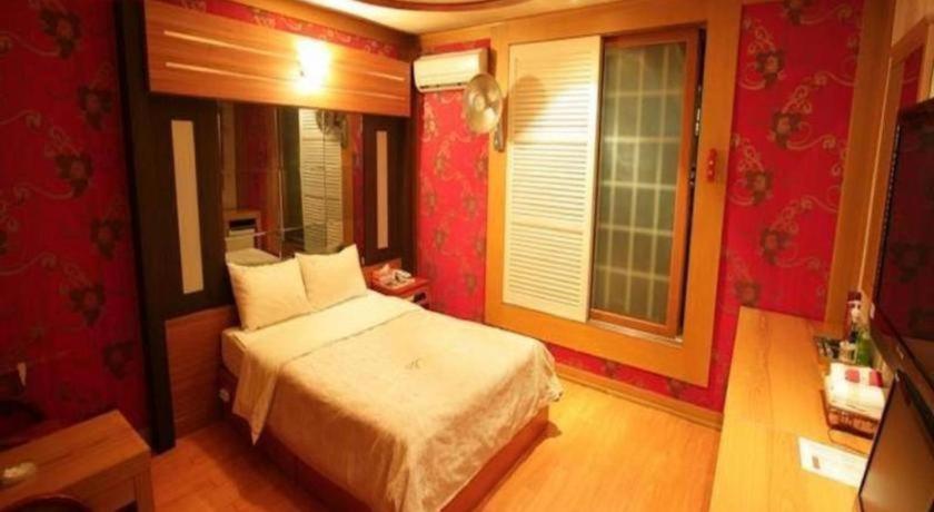 Valentine Hotel