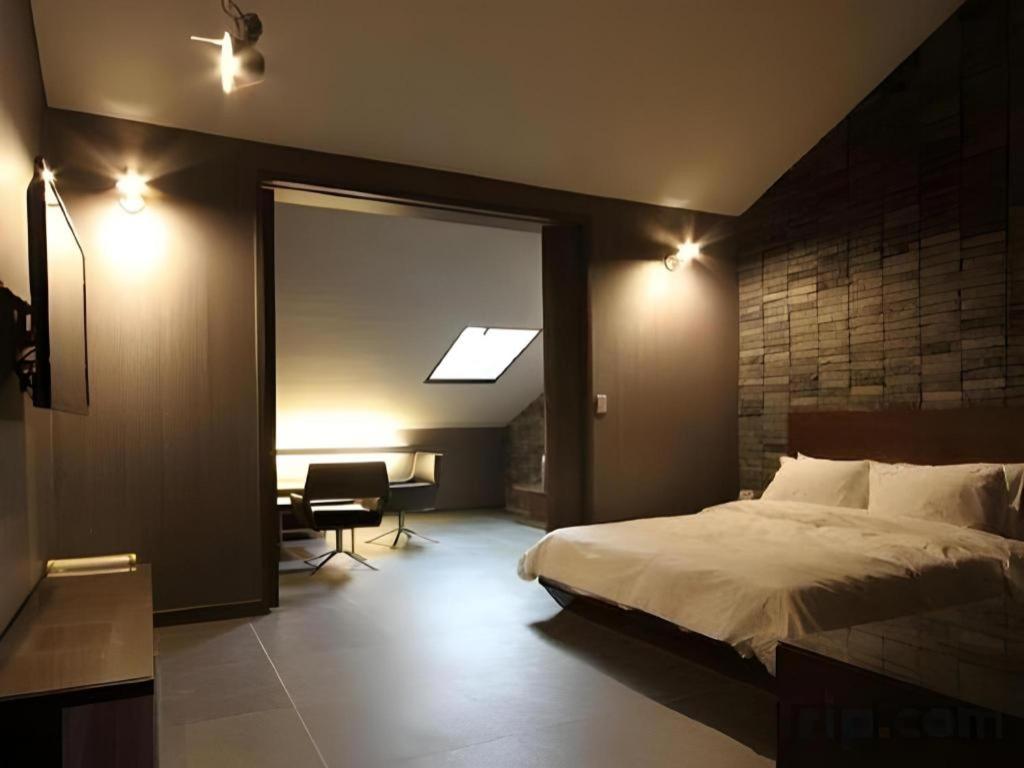 Valentine Hotel