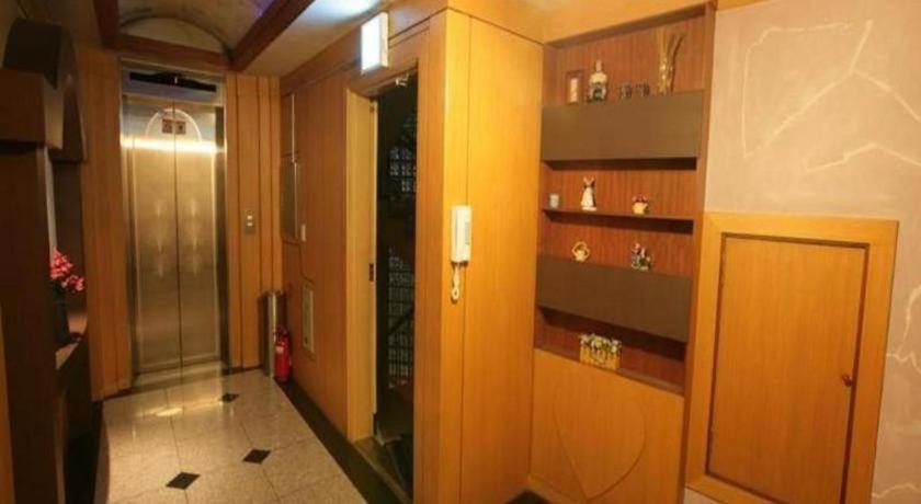 Valentine Hotel