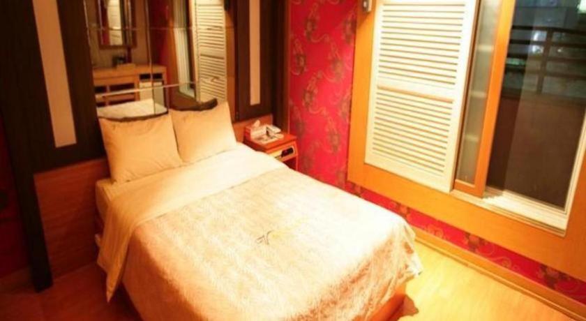 Valentine Hotel