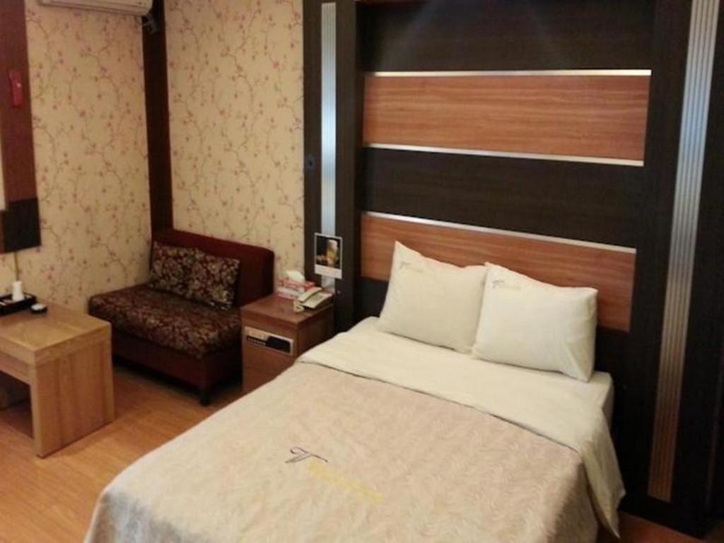 Valentine Hotel