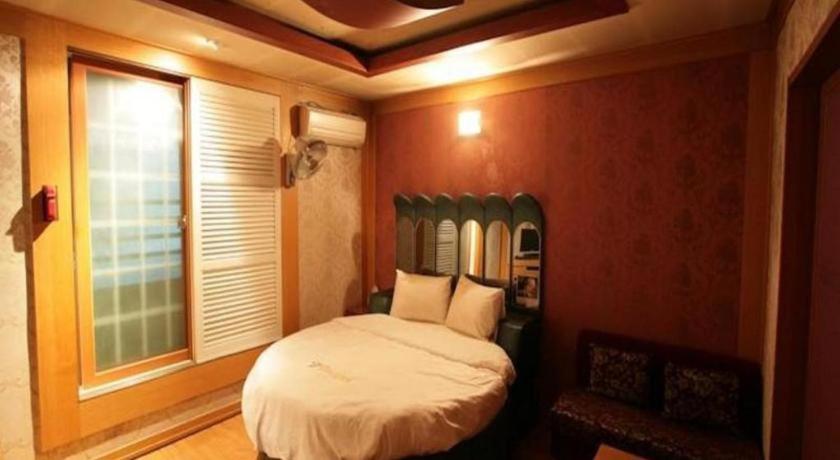 Valentine Hotel