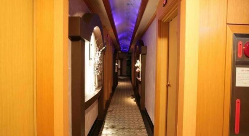 Valentine Hotel