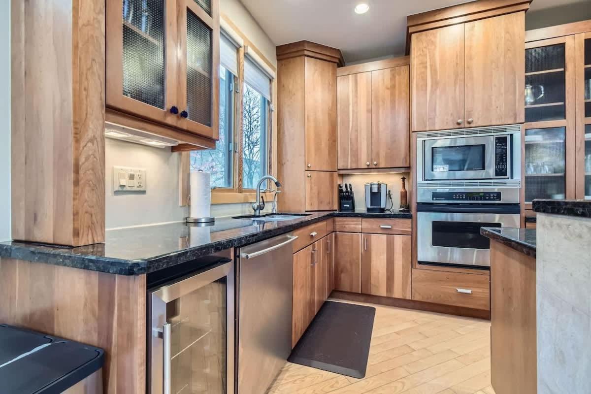 High-End 4BD Executive Retreat in Cherry Creek Family view 5