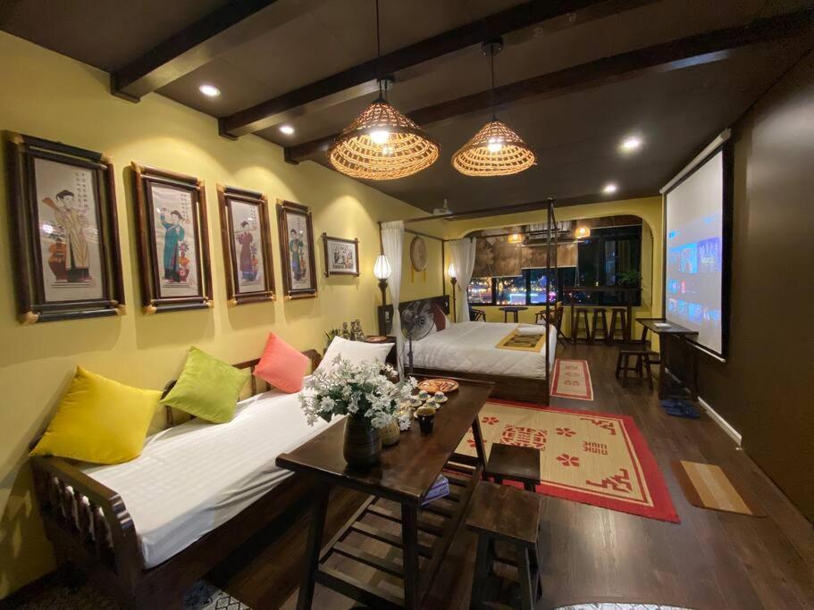 Old Quarter Lux Boutique Train View Studio Retreat