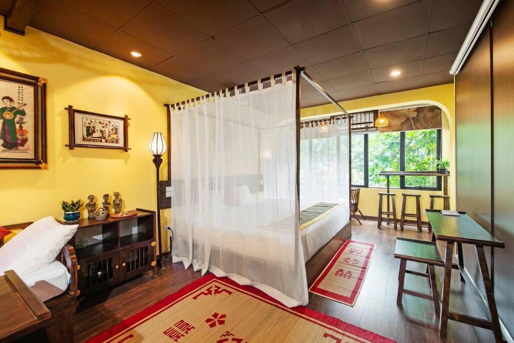 Old Quarter Lux Boutique Train View Studio Retreat
