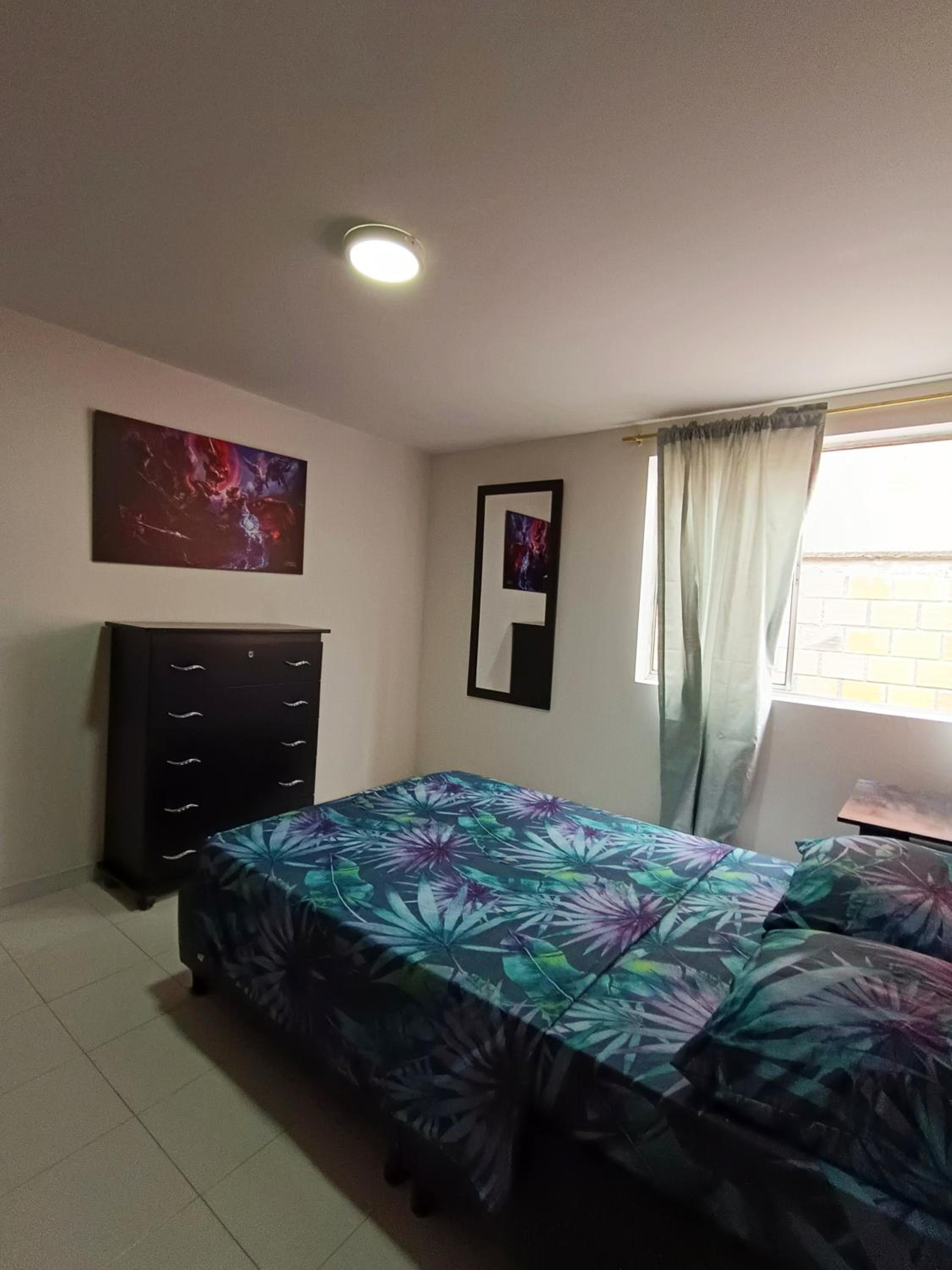 Casa Familiar 4 Habitaciones con Agua Caliente, WiFi y Patio - Acepta Mascotas