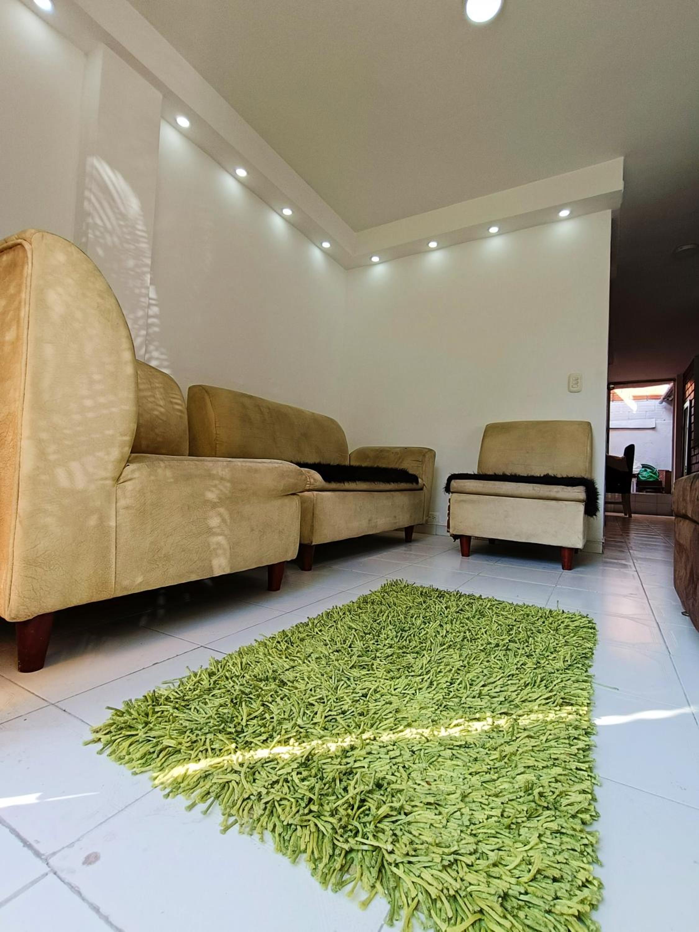 Casa Familiar 4 Habitaciones con Agua Caliente, WiFi y Patio - Acepta Mascotas