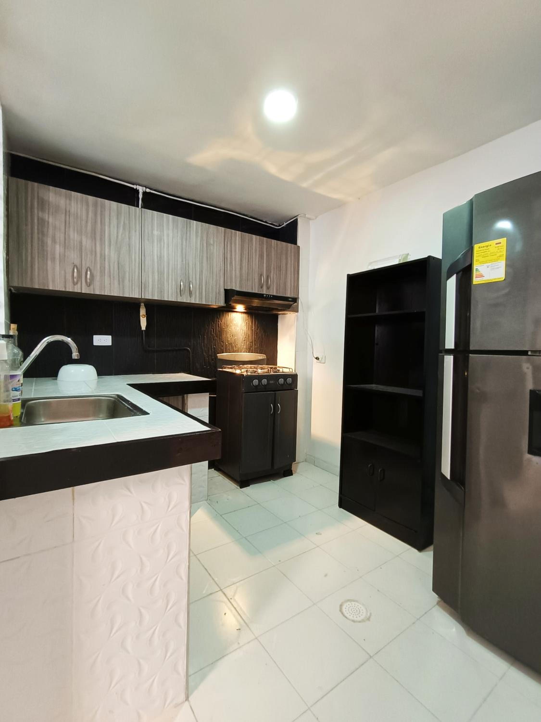 Casa Familiar 4 Habitaciones con Agua Caliente, WiFi y Patio - Acepta Mascotas