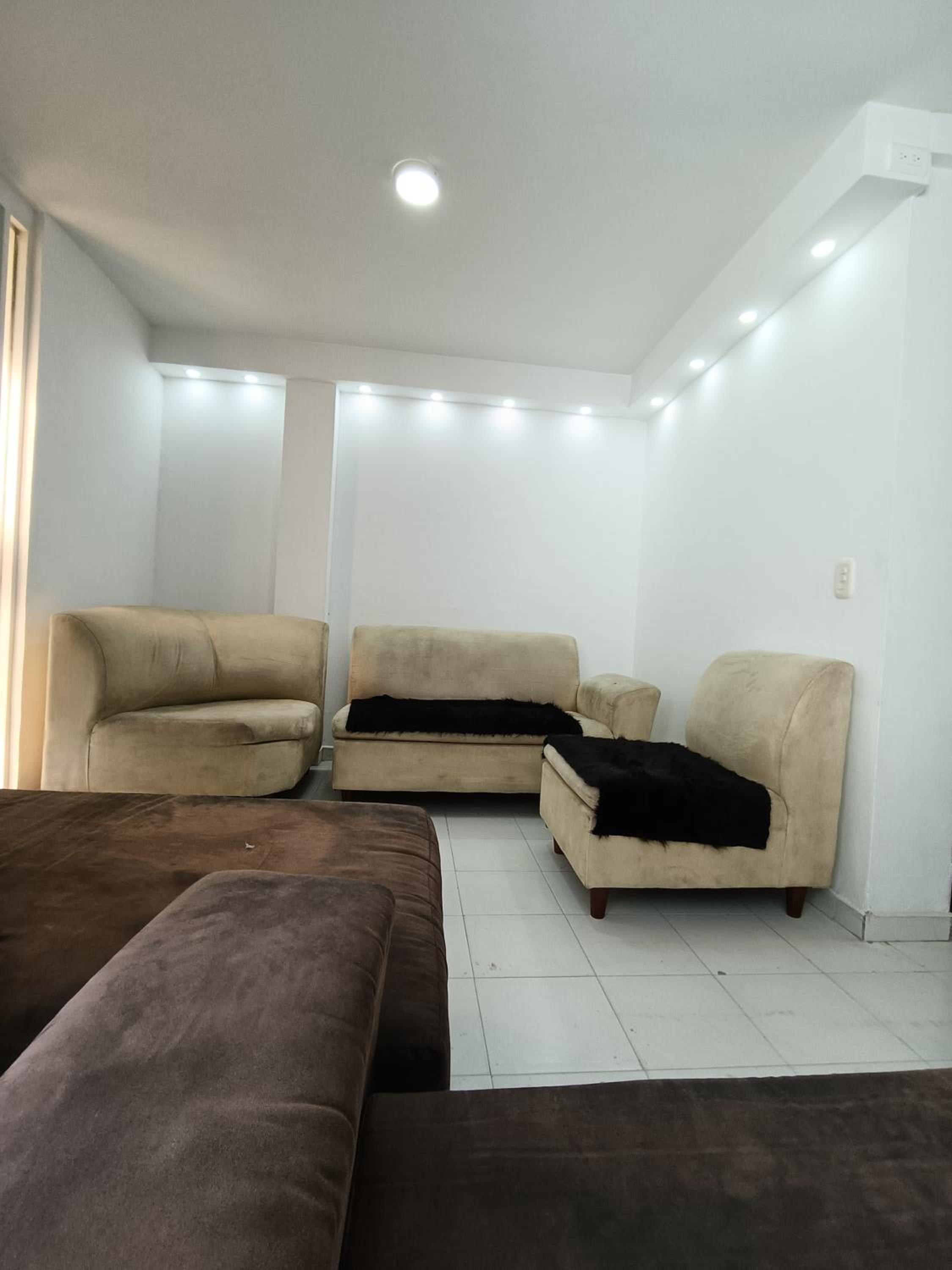Casa Familiar 4 Habitaciones con Agua Caliente, WiFi y Patio - Acepta Mascotas