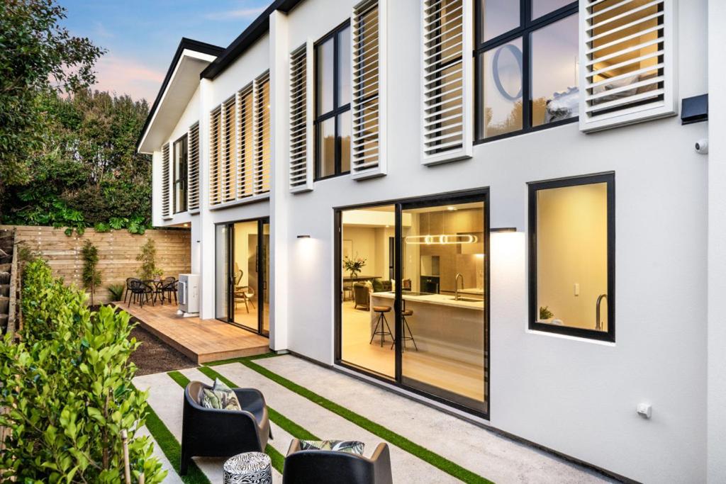 Brand-new Luxury in Remuera view 3