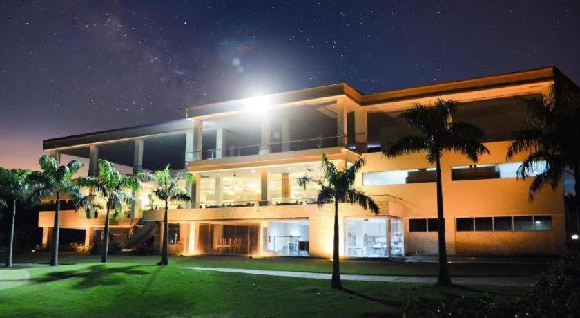 Diamond Bay Golf and Villas