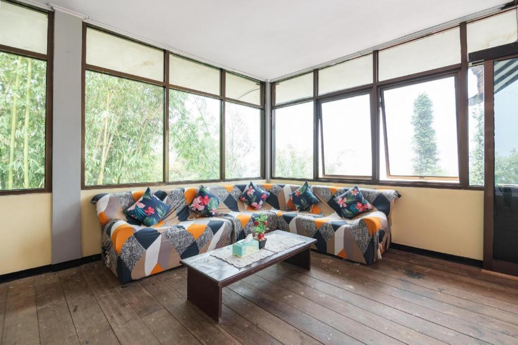 OYO 1852 Intan Bromo Homestay view 2